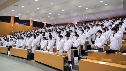 2024年度　東京薬科大学白衣授与式を執り行いました