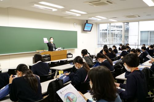 東京純心女子中学校の生徒が本学にてセミナーに参加しました