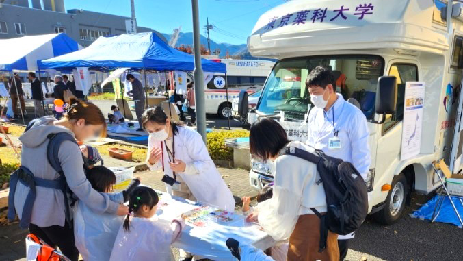 本学モバイルファーマシーが『上野原オータムフェスティバル2024』に出展いたしました