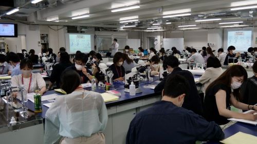 薬学部の中南秀将教授が講師を務める『東京都病院薬剤師会　第1回「抗菌化学療法・感染制御専門薬剤師養成研究会」基礎コース』が本学にて開催されました