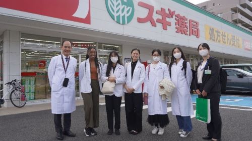 ワシントン大学（UW）との国際交流プログラムにより、UW薬学生が本学で研修に参加しています
