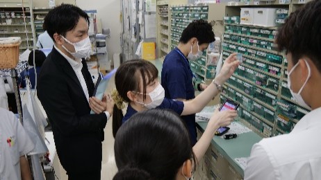 ～病院薬剤師の仕事を知ろう！～ 「がん研究会 有明病院 薬剤部見学会」に本学学生が参加しました