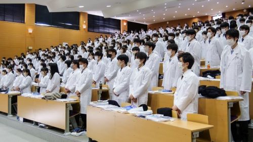 2025年度　東京薬科大学白衣授与式を執り行いました