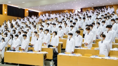 2026年度東京薬科大学白衣授与式を執り行いました