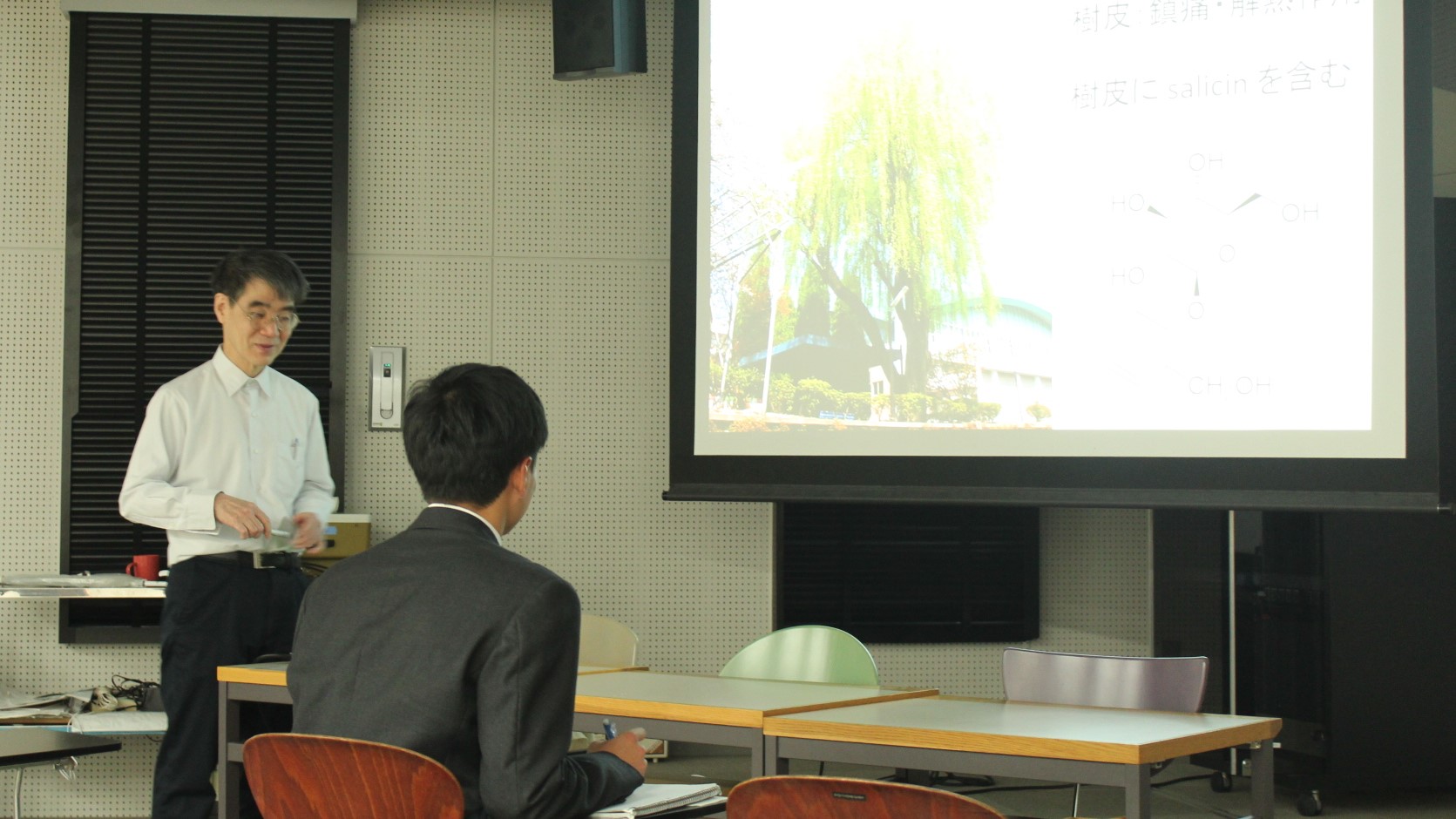 開智中学・高等学校の生徒さんが一栁先生の教室を訪問しました