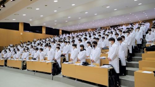 2023年度　東京薬科大学白衣授与式を執り行いました